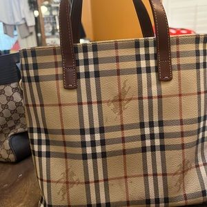 Burberry bucket bag
